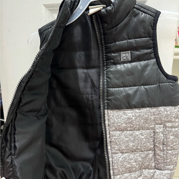 Calvin Klein jeans, boy, puffer vest - Picture 2 of 7